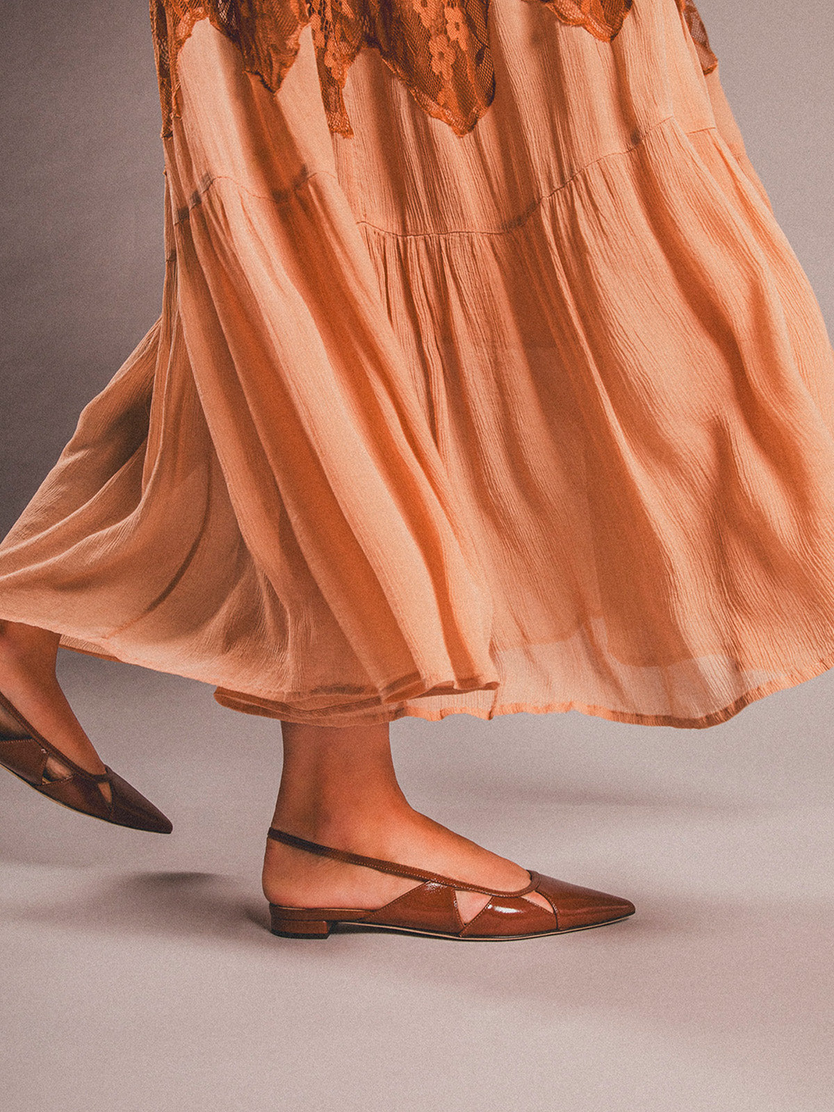 Na.e ナエ　パンプス　Urban Slingback Flats_Brown HANNAE SLINGBACK FLATS - Brown